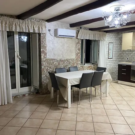 The Paradise House * 那不勒斯